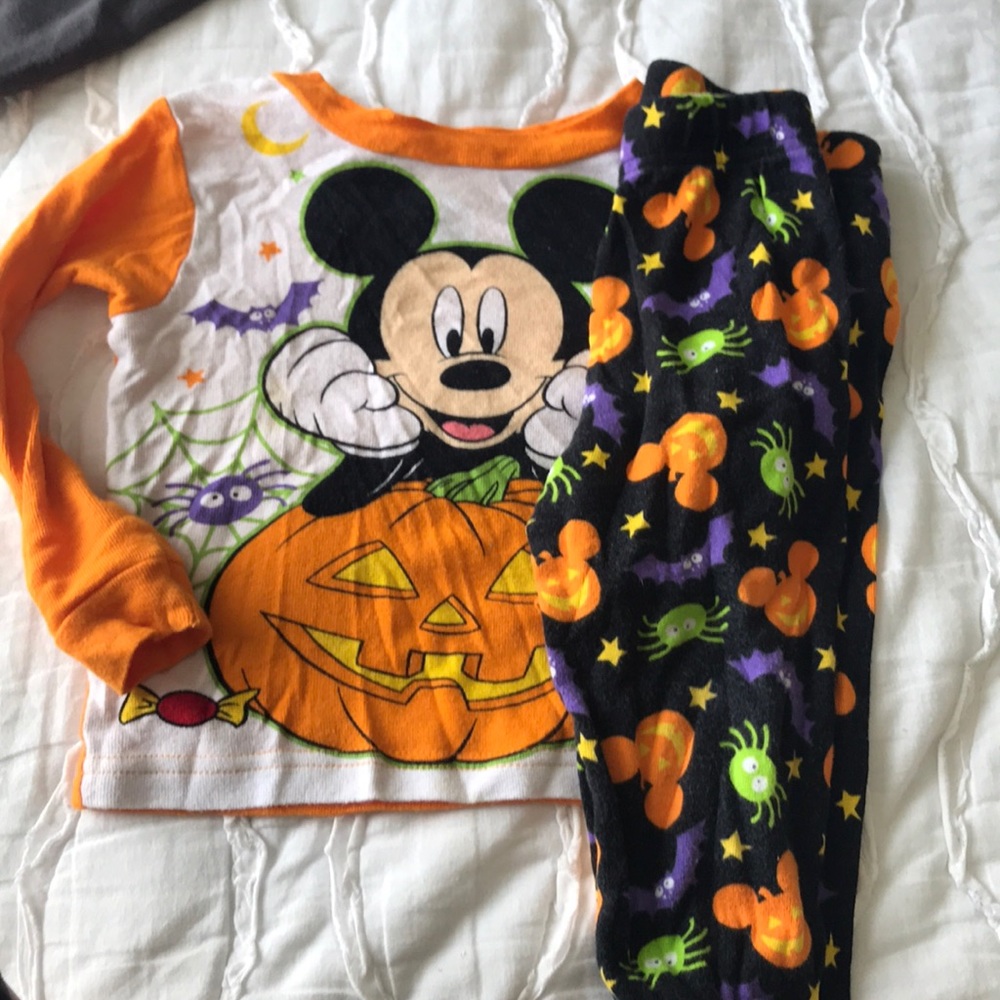 🦋Disney Halloween pj set